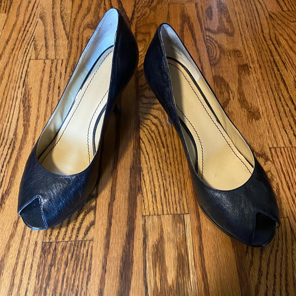 Cute pumps. Genuine leather. Excellent condition